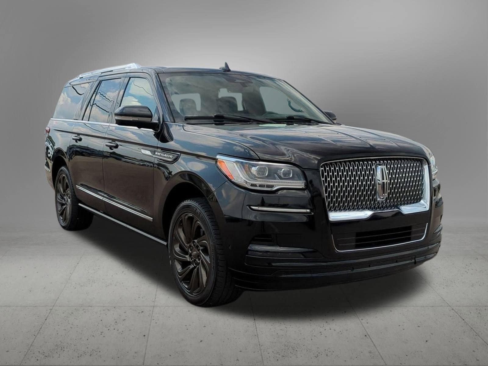 Thumbnail: 2022 Lincoln Navigator L - 8