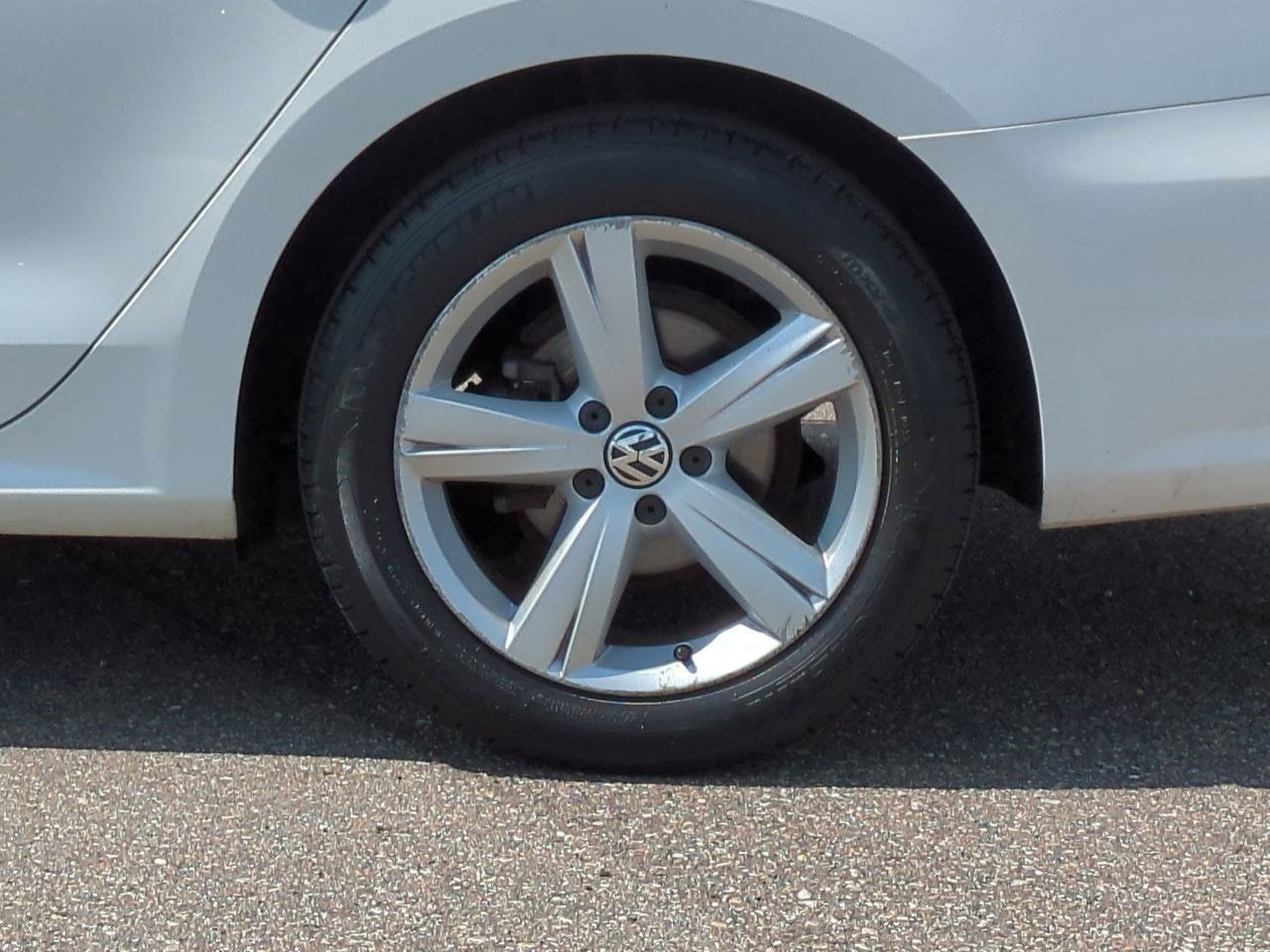 Thumbnail: 2012 Volkswagen Passat - 12