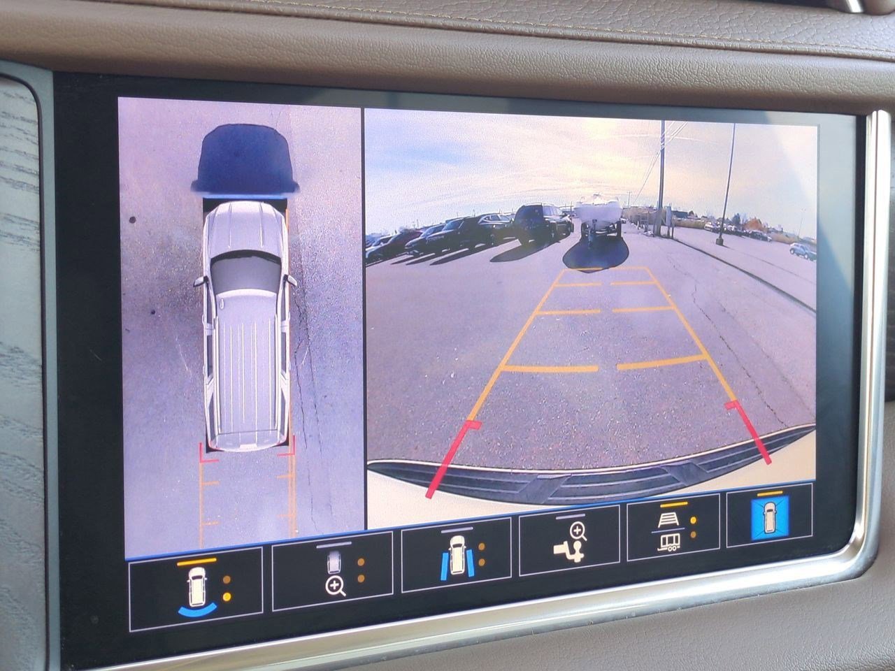 Thumbnail: 2021 GMC Yukon XL - 32