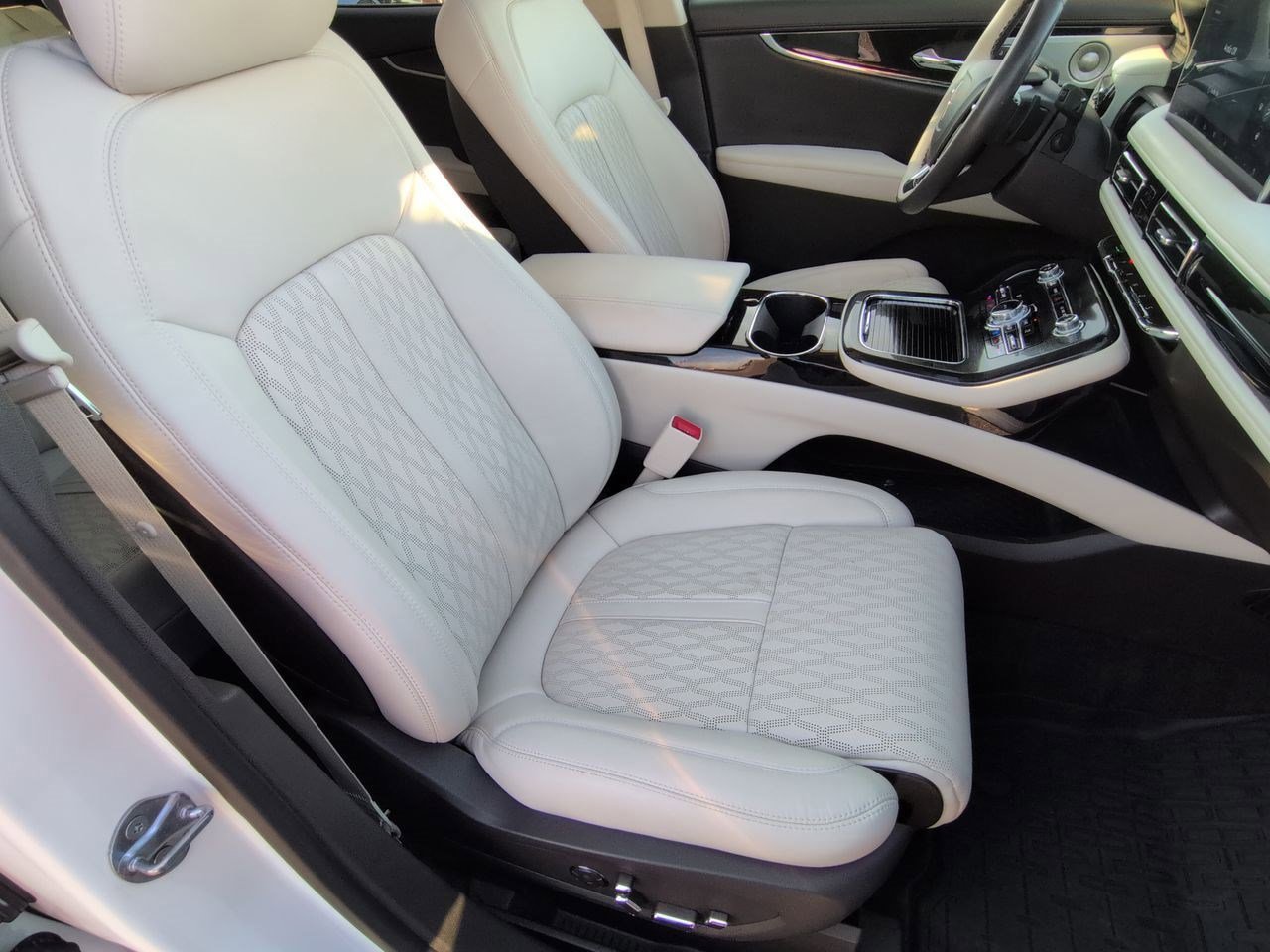 Thumbnail: 2023 Lincoln Nautilus - 23