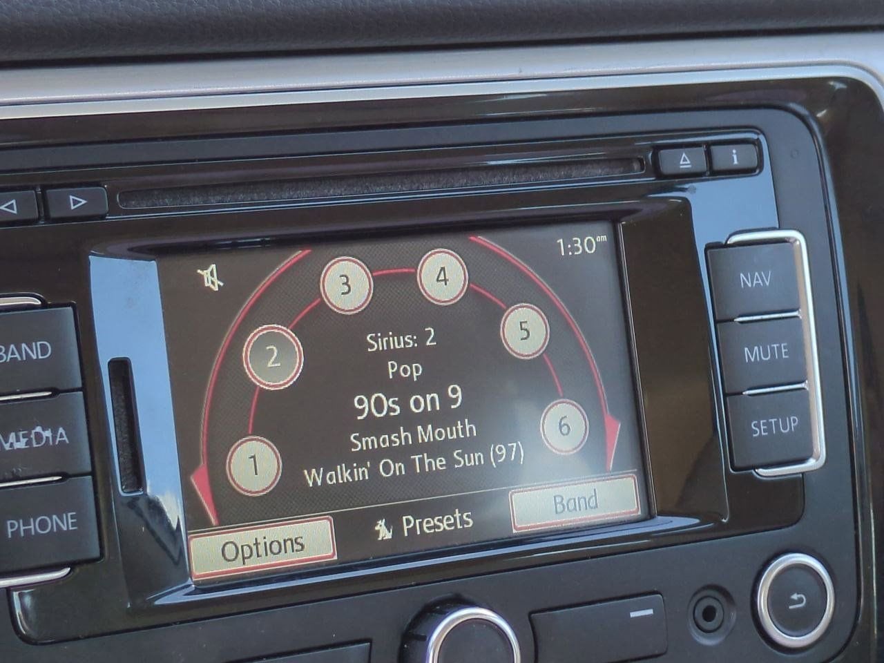 Thumbnail: 2012 Volkswagen Passat - 28