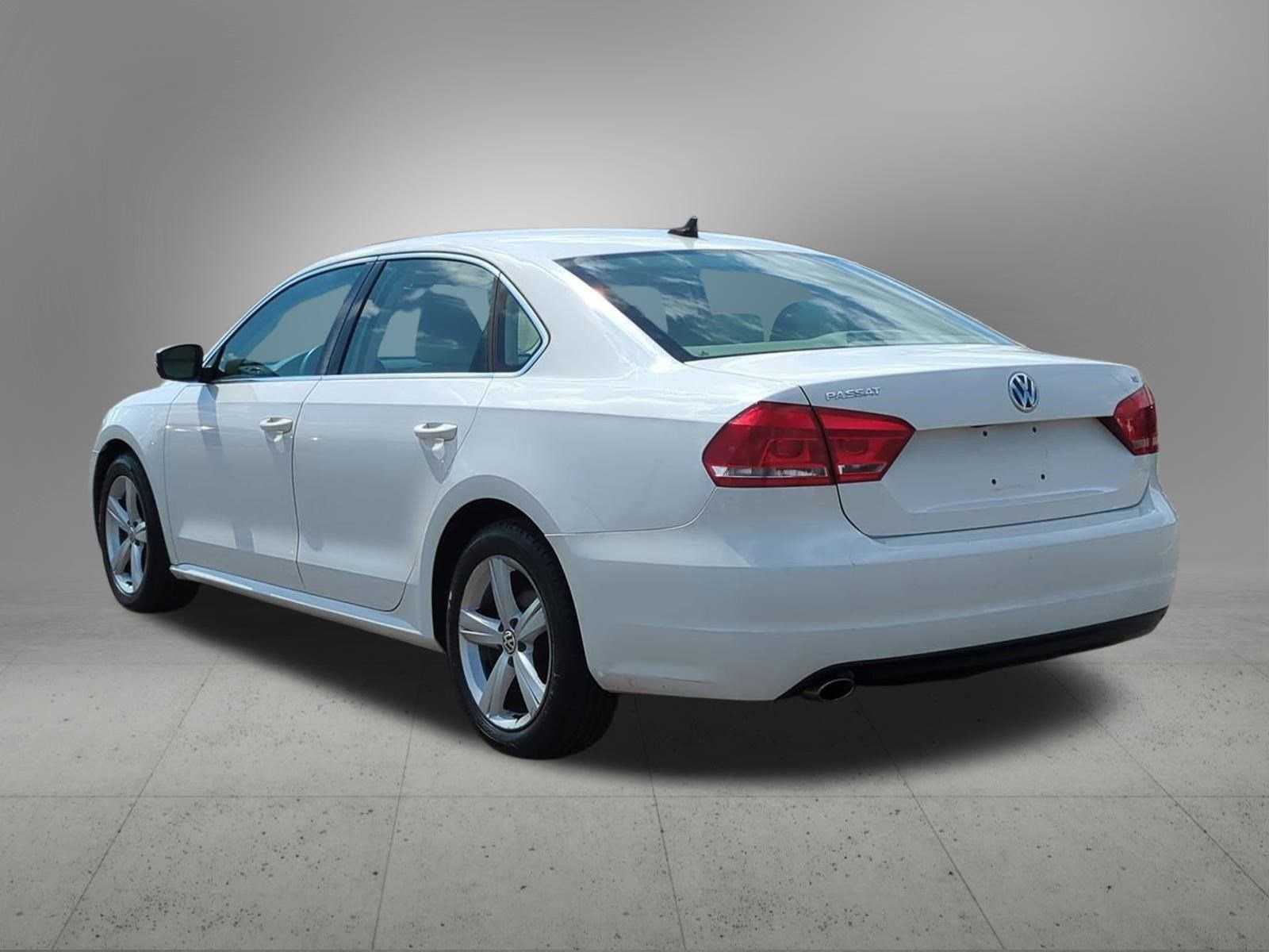 Thumbnail: 2012 Volkswagen Passat - 4