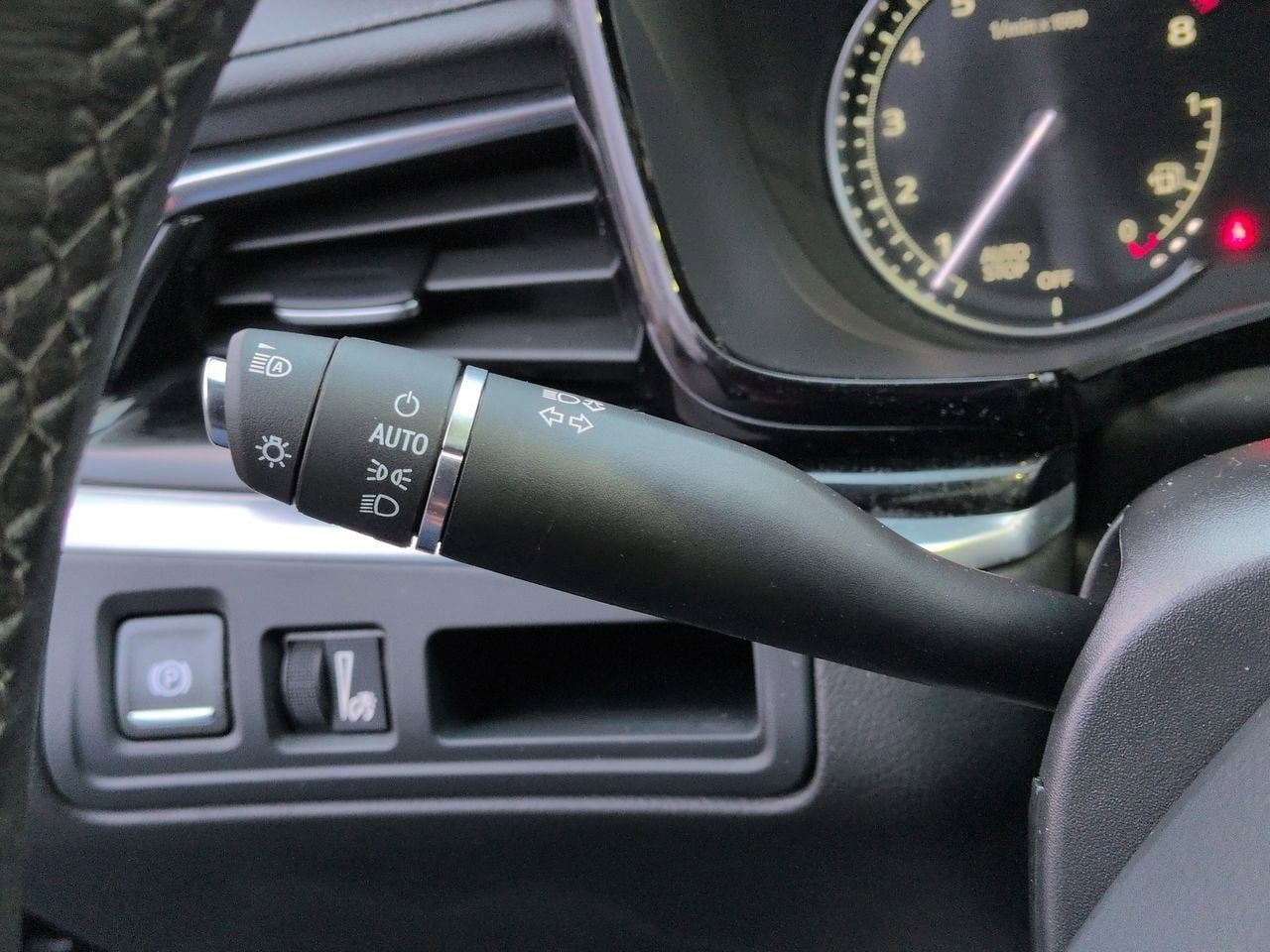 Thumbnail: 2025 Cadillac XT6 - 29