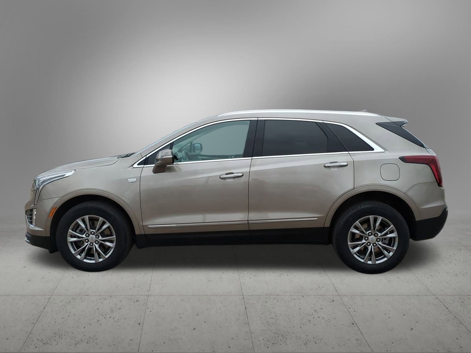 Thumbnail: 2023 Cadillac XT5 - 3