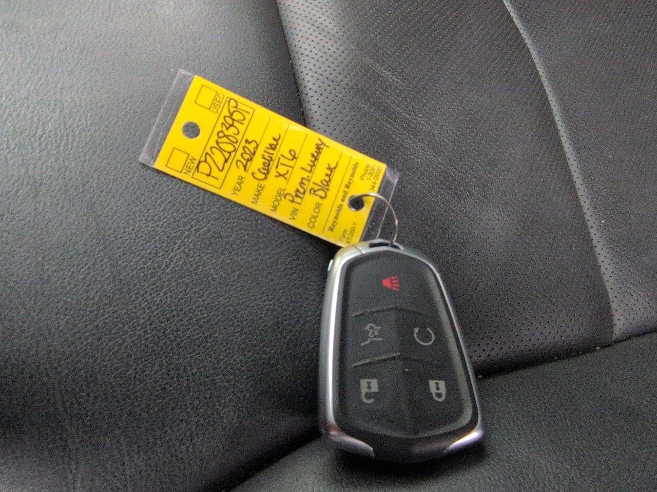 Thumbnail: 2023 Cadillac XT6 - 36