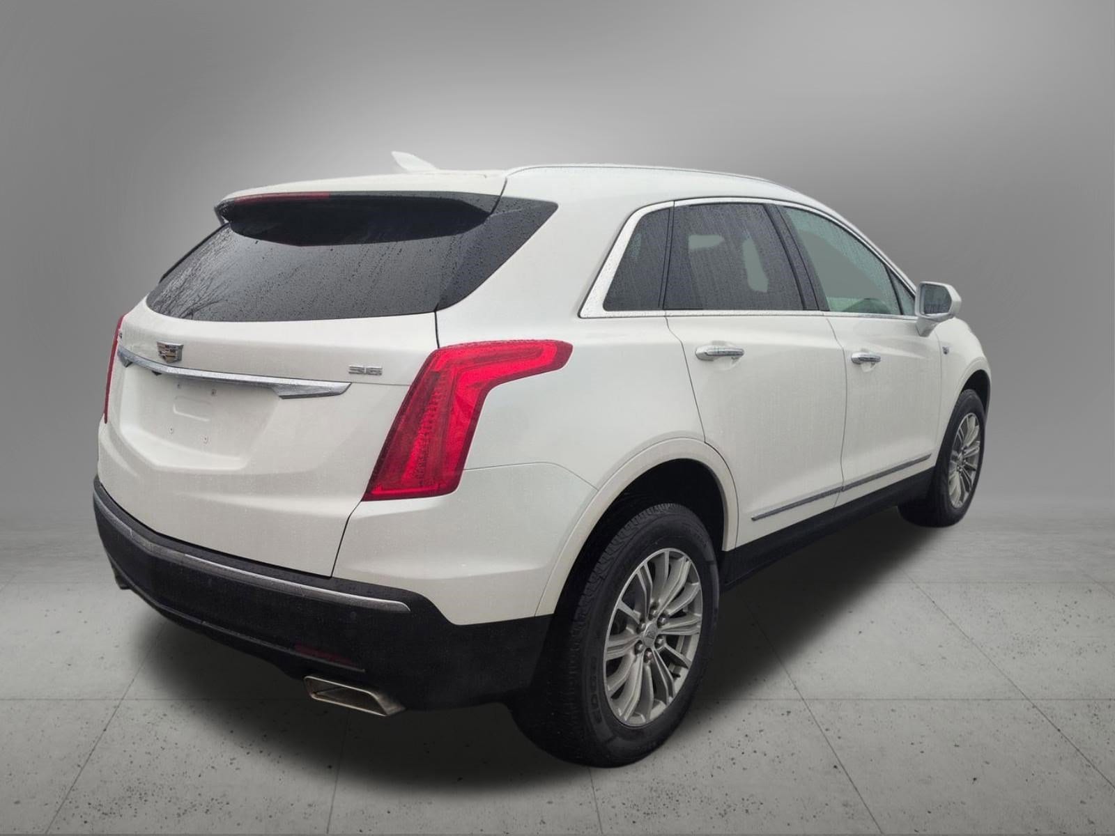 Thumbnail: 2017 Cadillac XT5 - 6
