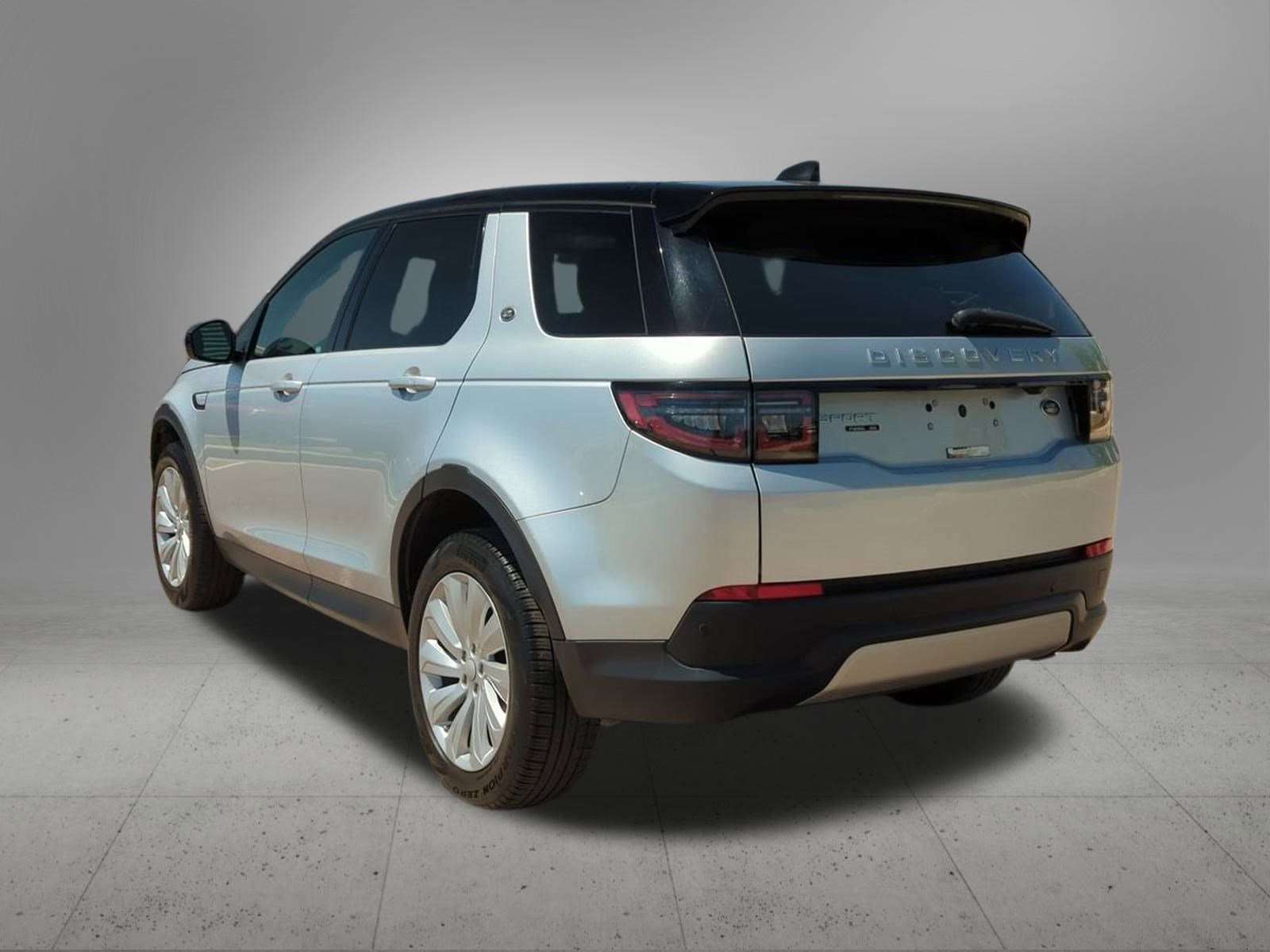 Thumbnail: 2020 Land Rover Discovery Sport - 4