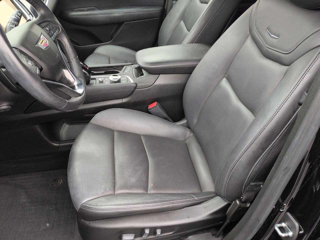 Thumbnail: 2023 Cadillac XT6 - 16