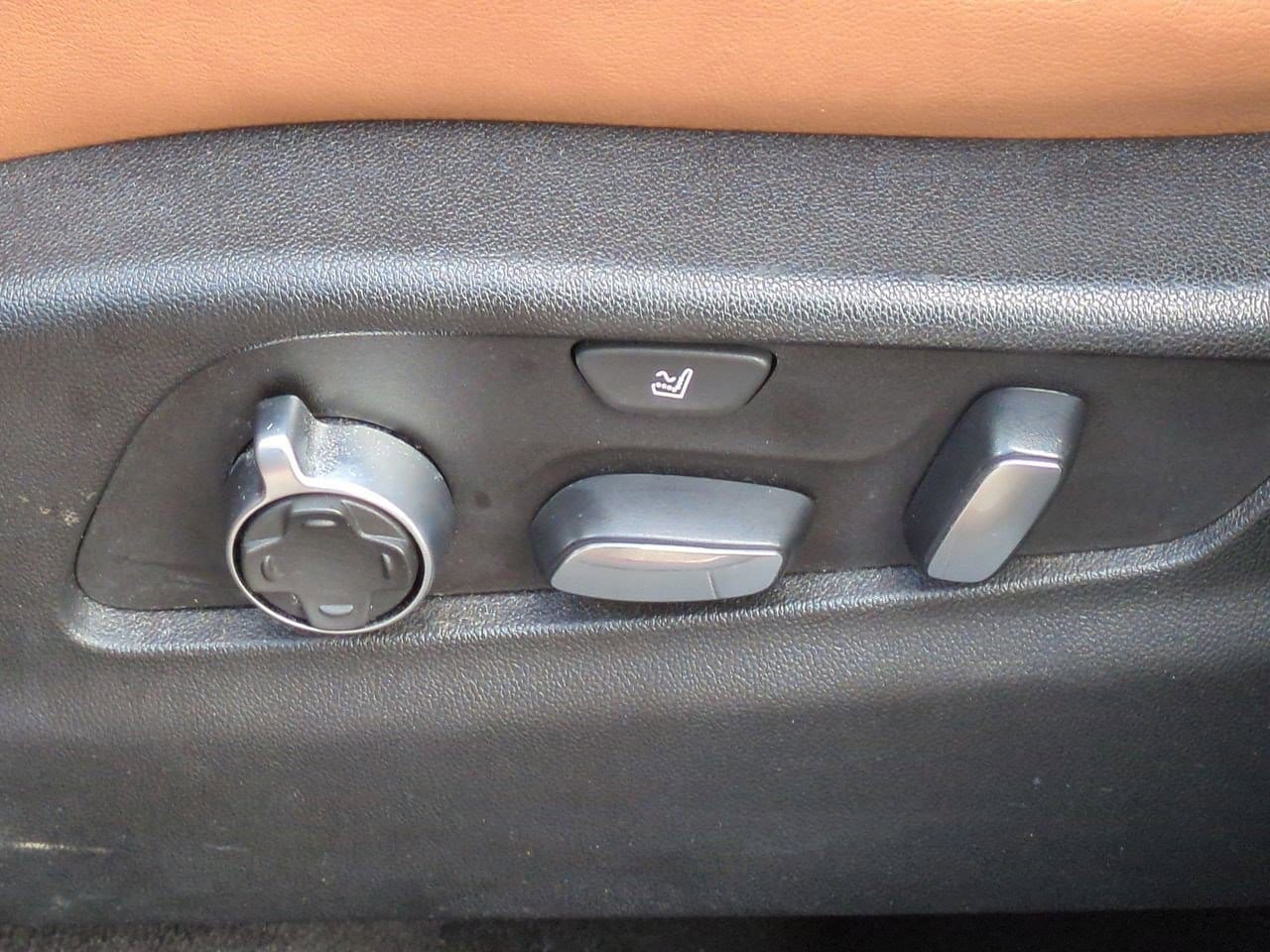 Thumbnail: 2020 Cadillac XT4 - 16