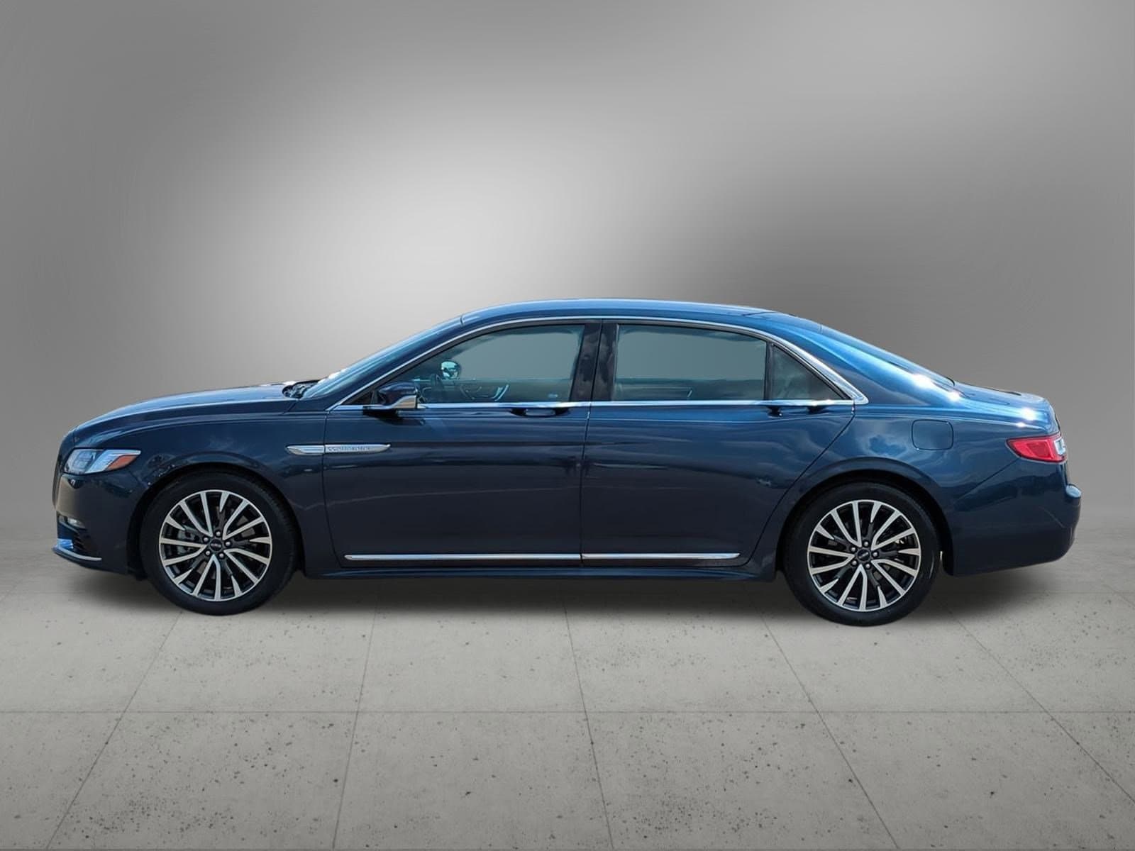 Thumbnail: 2017 Lincoln Continental - 3