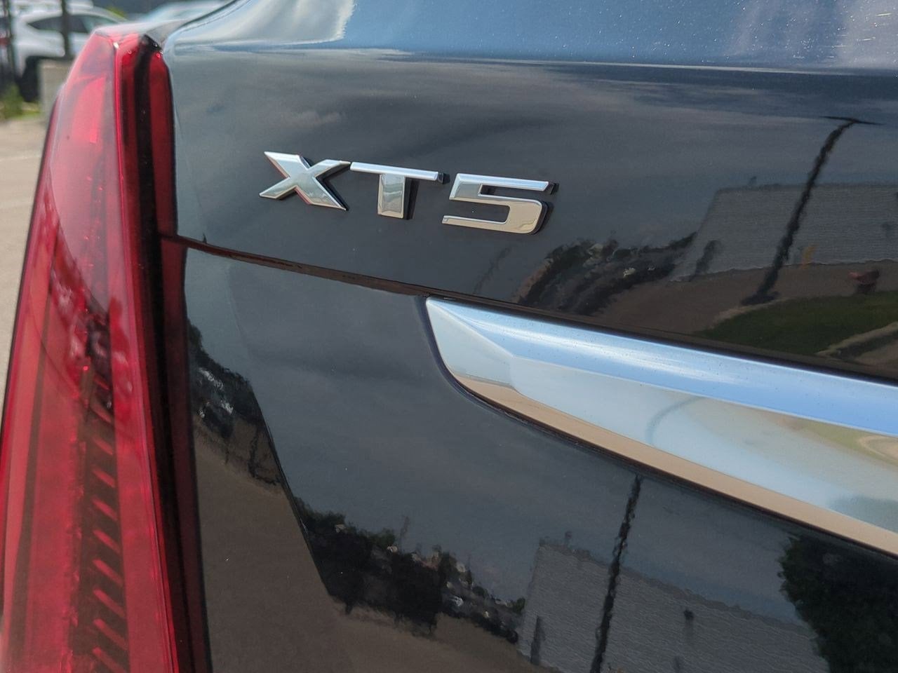 Thumbnail: 2023 Cadillac XT5 - 11
