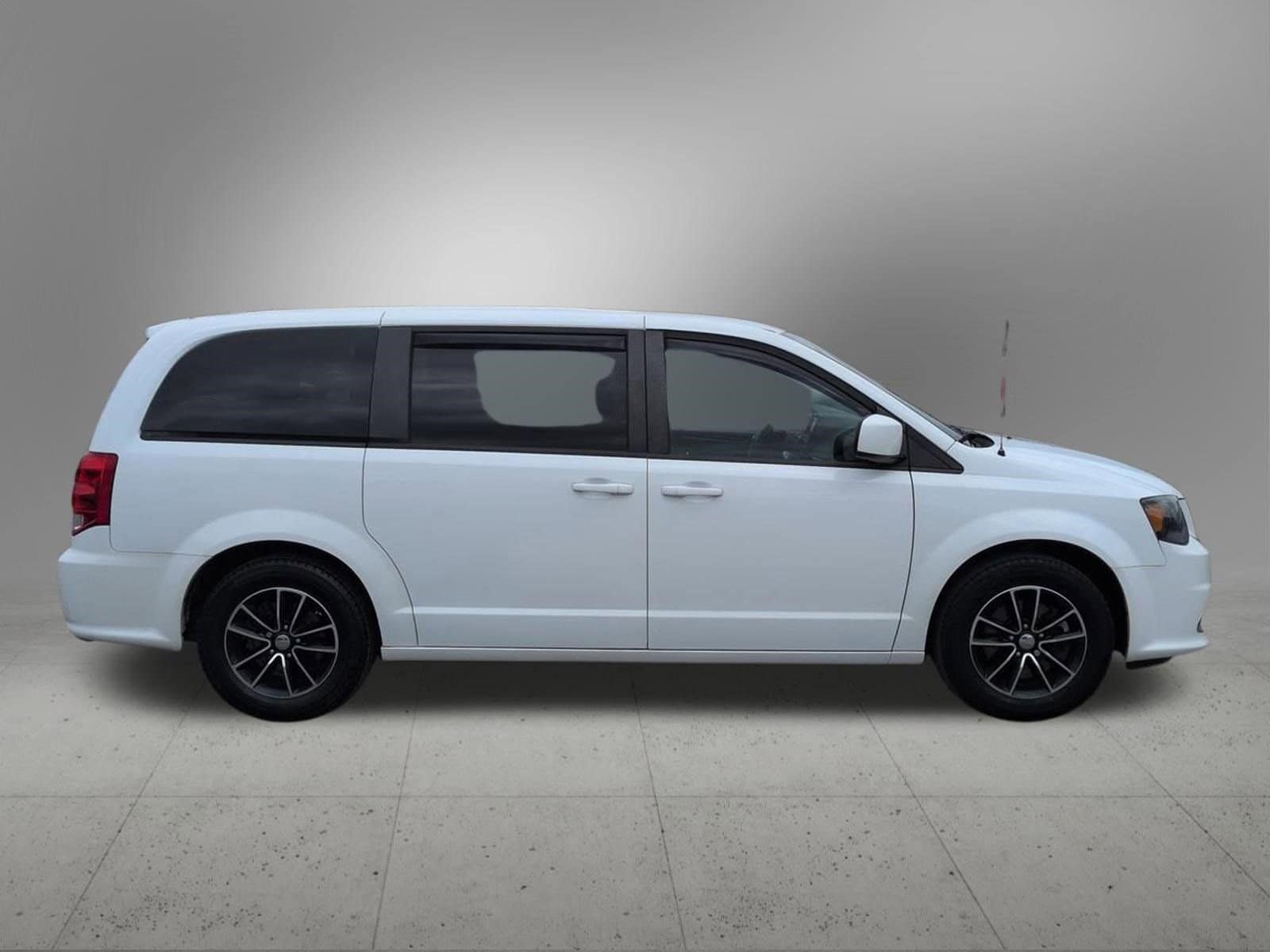 Thumbnail: 2019 Dodge Grand Caravan - 6
