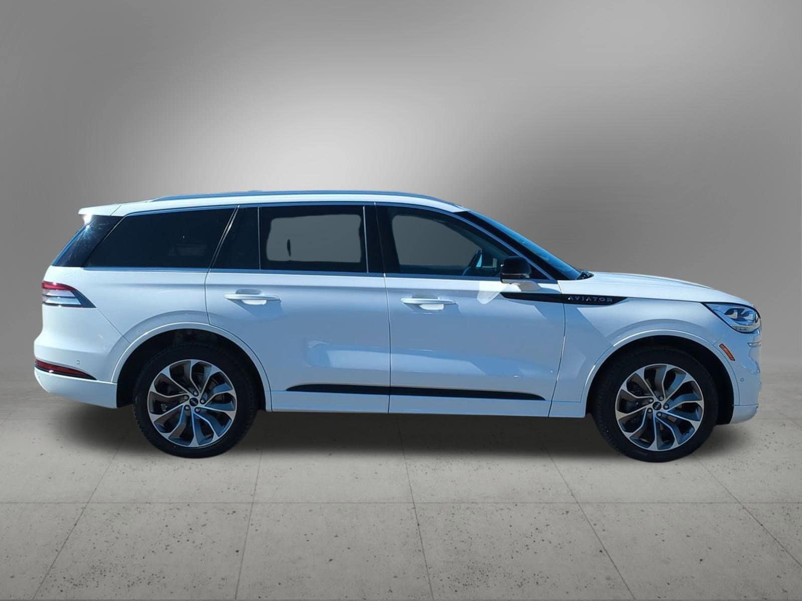 Thumbnail: 2023 Lincoln Aviator - 7