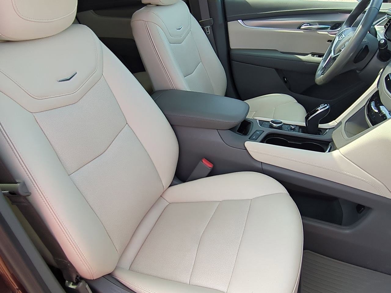Thumbnail: 2023 Cadillac XT5 - 22