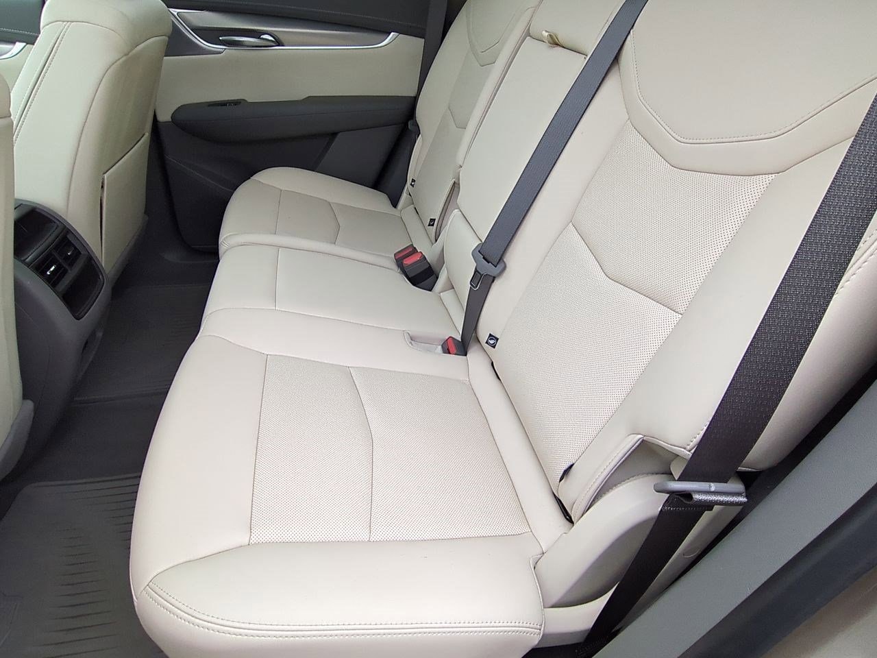 Thumbnail: 2023 Cadillac XT5 - 20