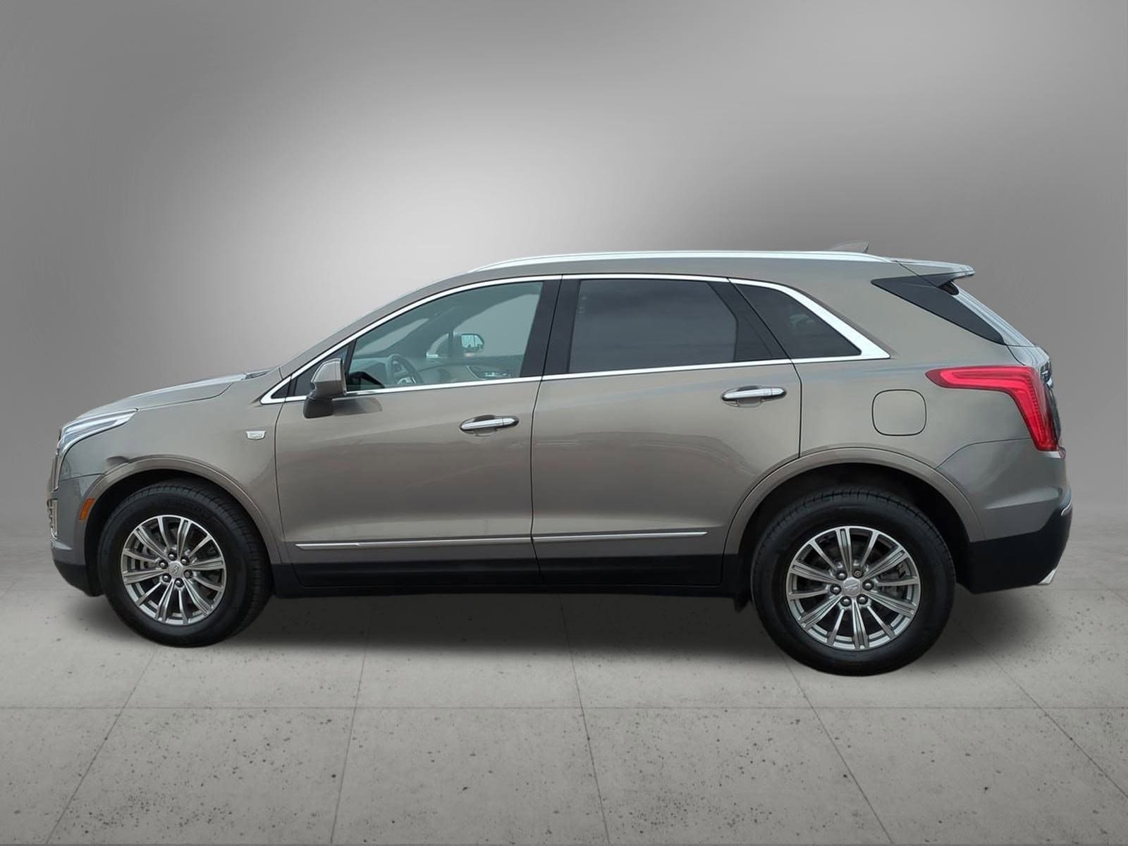 Thumbnail: 2022 Cadillac XT5 - 3