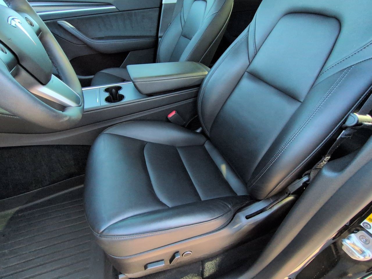 Thumbnail: 2022 Tesla Model Y - 14