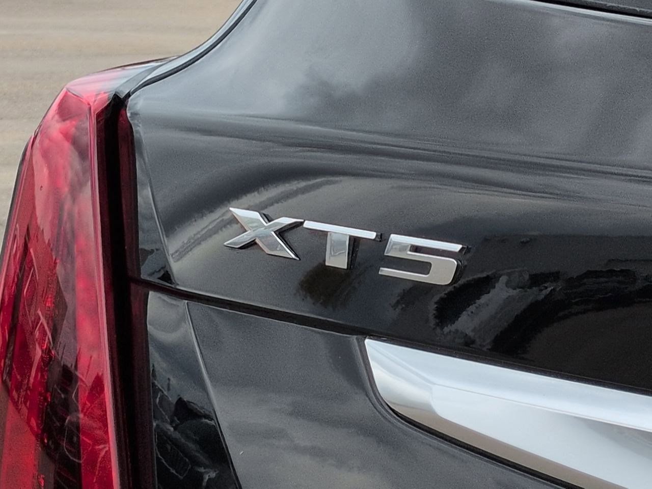 Thumbnail: 2023 Cadillac XT5 - 12