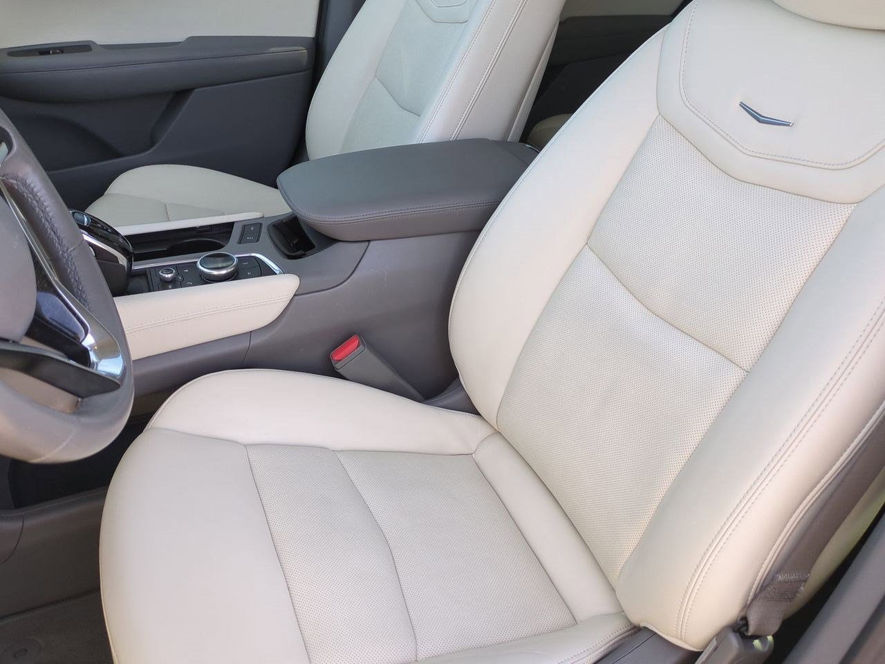 Thumbnail: 2023 Cadillac XT6 - 15