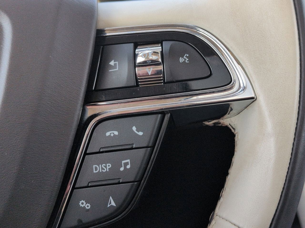 Thumbnail: 2023 Lincoln Nautilus - 26