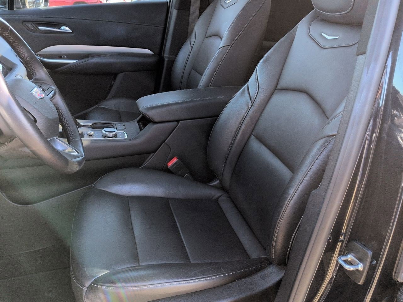 Thumbnail: 2023 Cadillac XT4 - 16