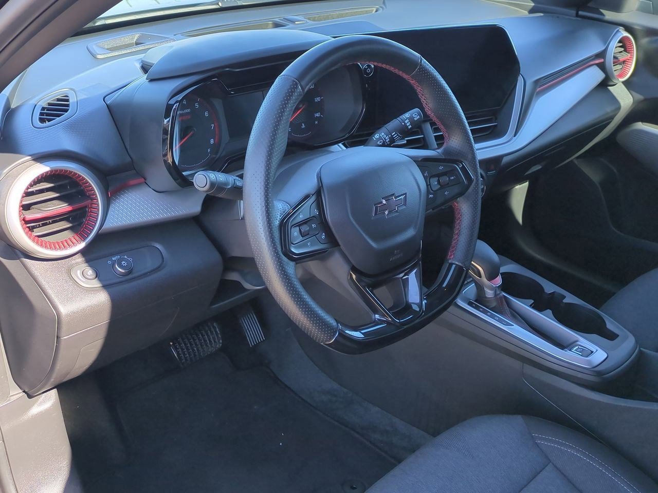 2024 Chevrolet Trax photo 2