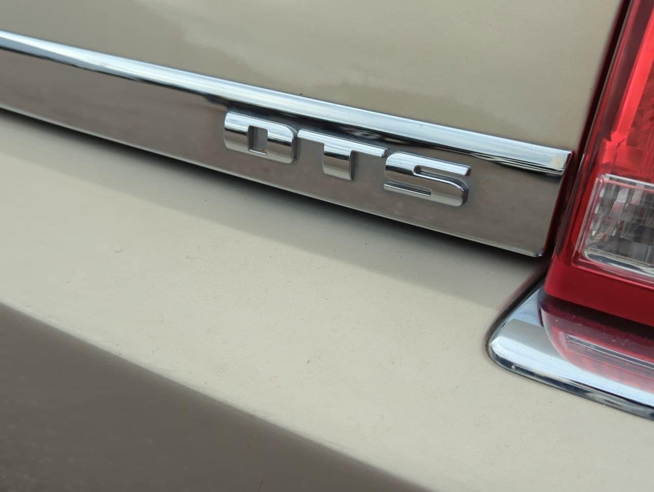 Thumbnail: 2009 Cadillac DTS - 12