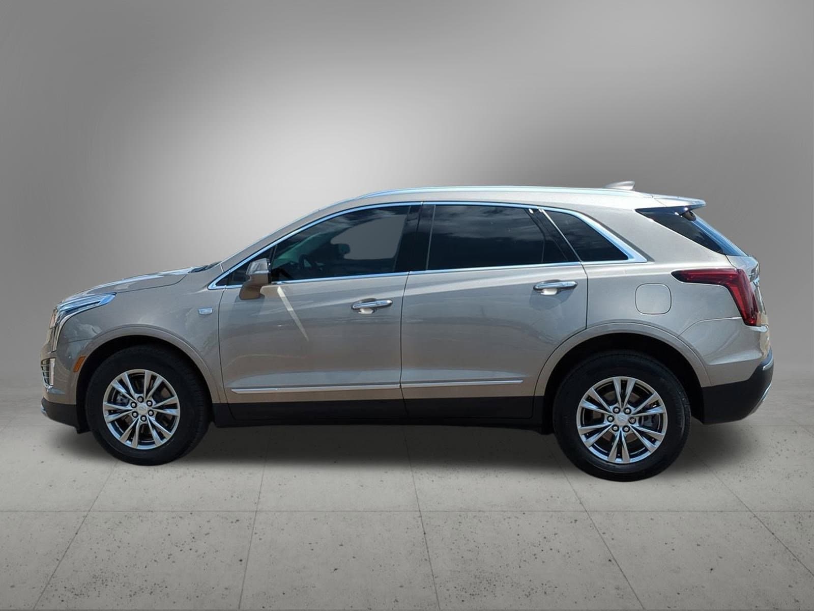 Thumbnail: 2022 Cadillac XT5 - 3
