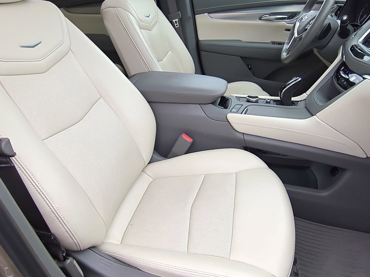 Thumbnail: 2023 Cadillac XT5 - 23