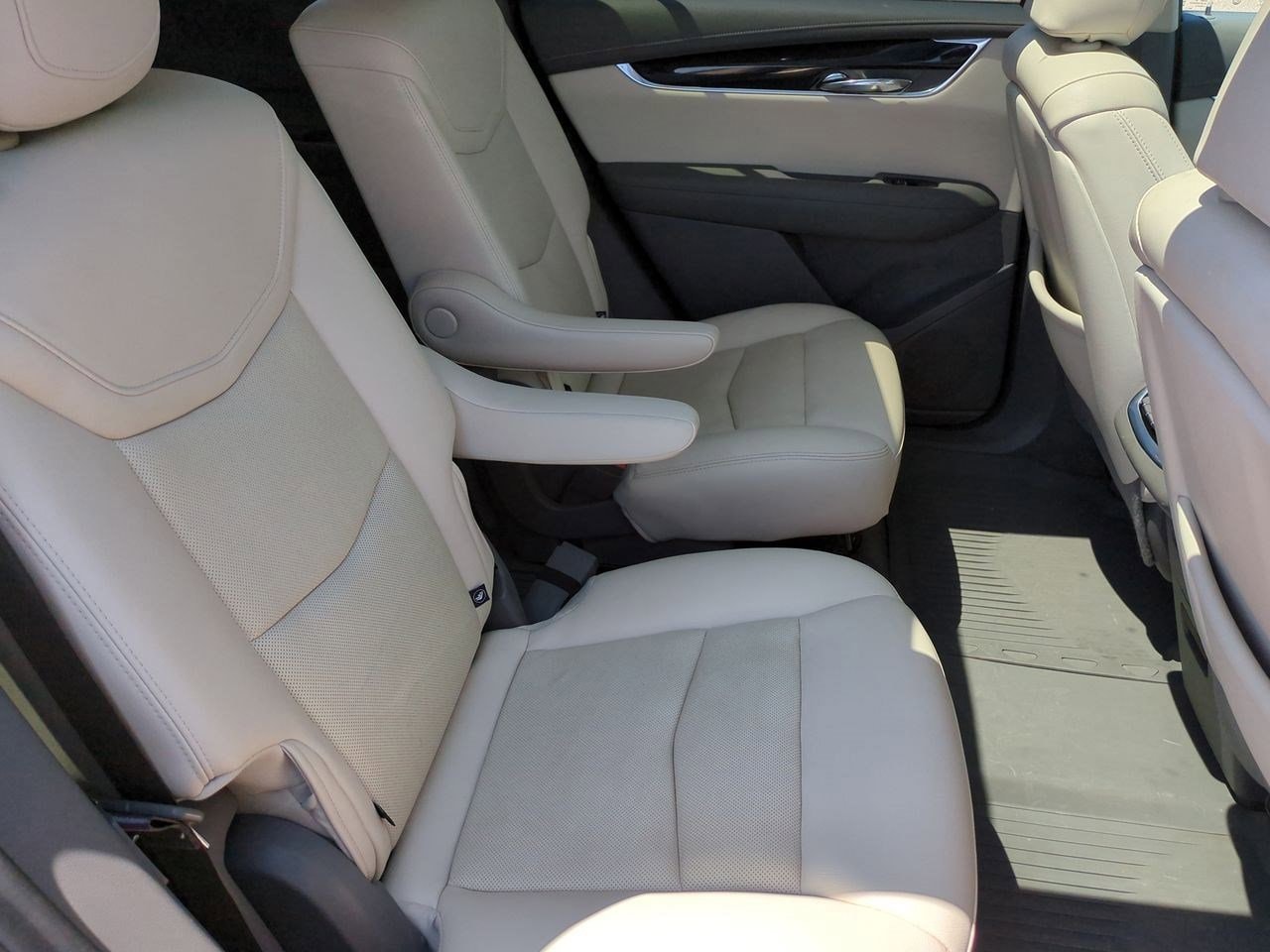 Thumbnail: 2021 Cadillac XT6 - 19