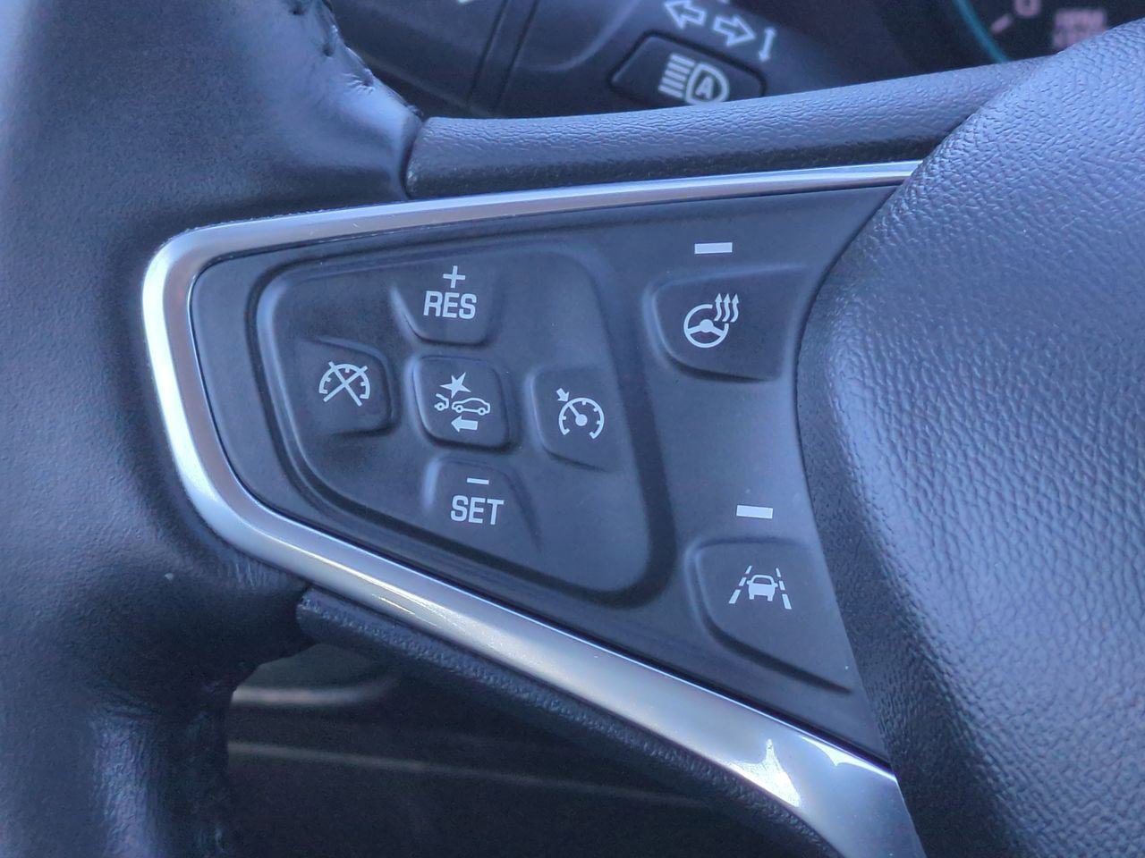 Thumbnail: 2018 Chevrolet Malibu - 24