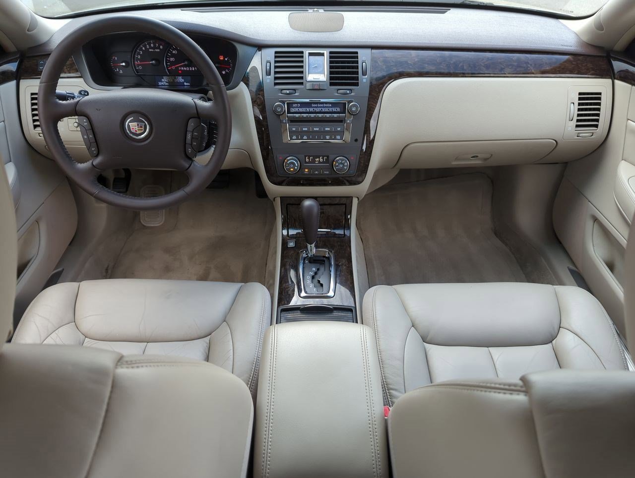 Thumbnail: 2009 Cadillac DTS - 14