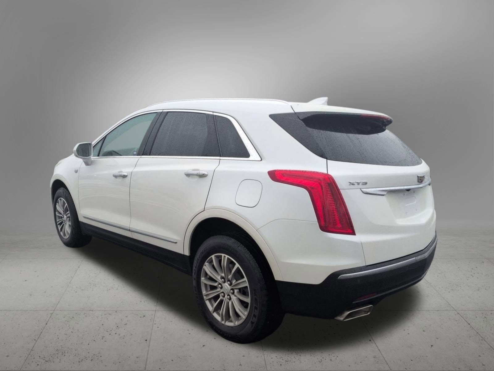 Thumbnail: 2017 Cadillac XT5 - 4