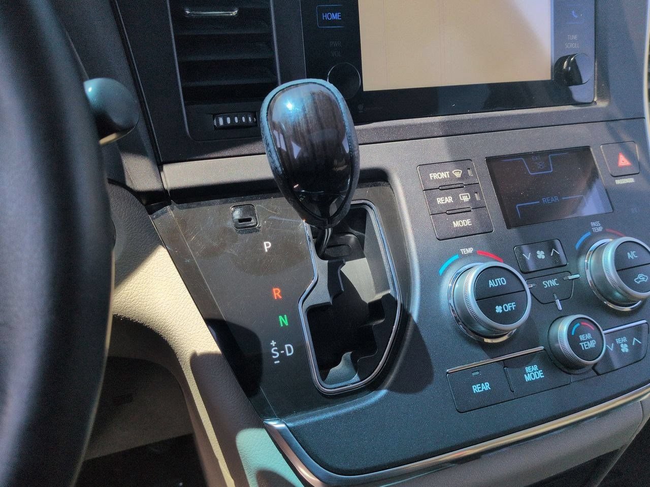 2015 Toyota Sienna XLE - Photo 30