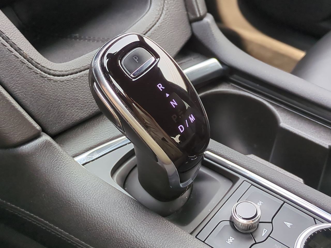 Thumbnail: 2023 Cadillac XT6 - 32