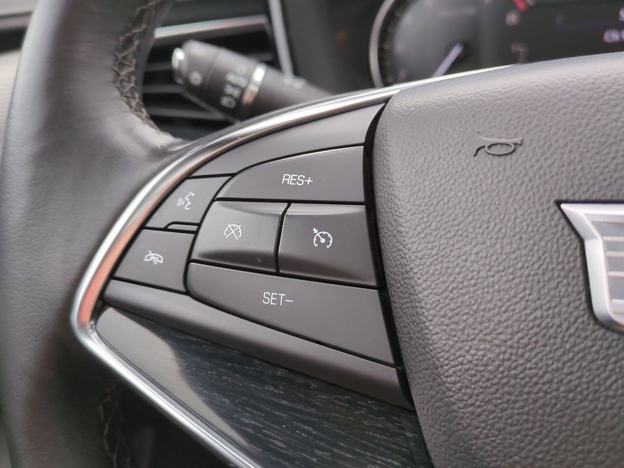 Thumbnail: 2023 Cadillac XT5 - 24