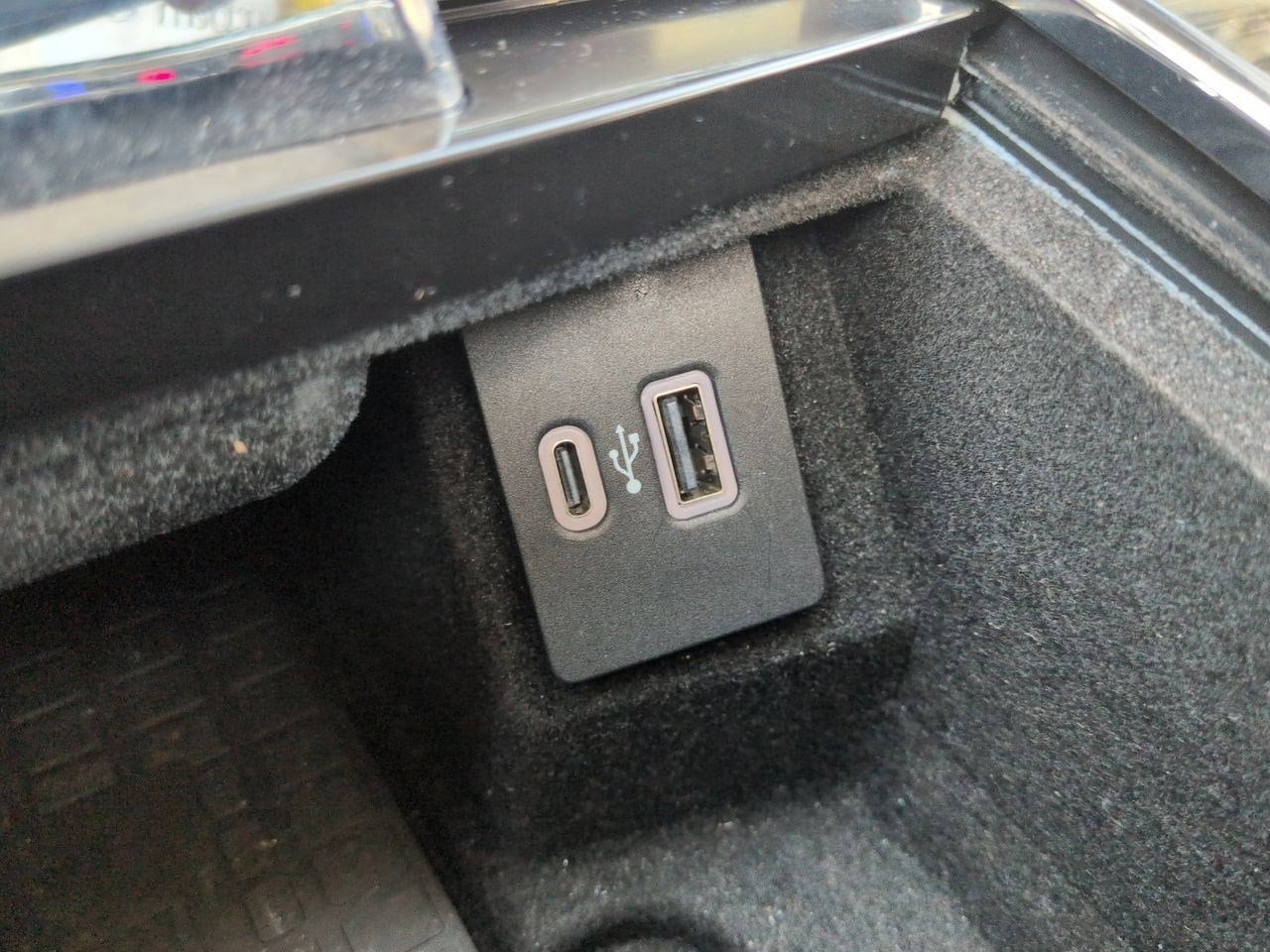 Thumbnail: 2023 Lincoln Nautilus - 32