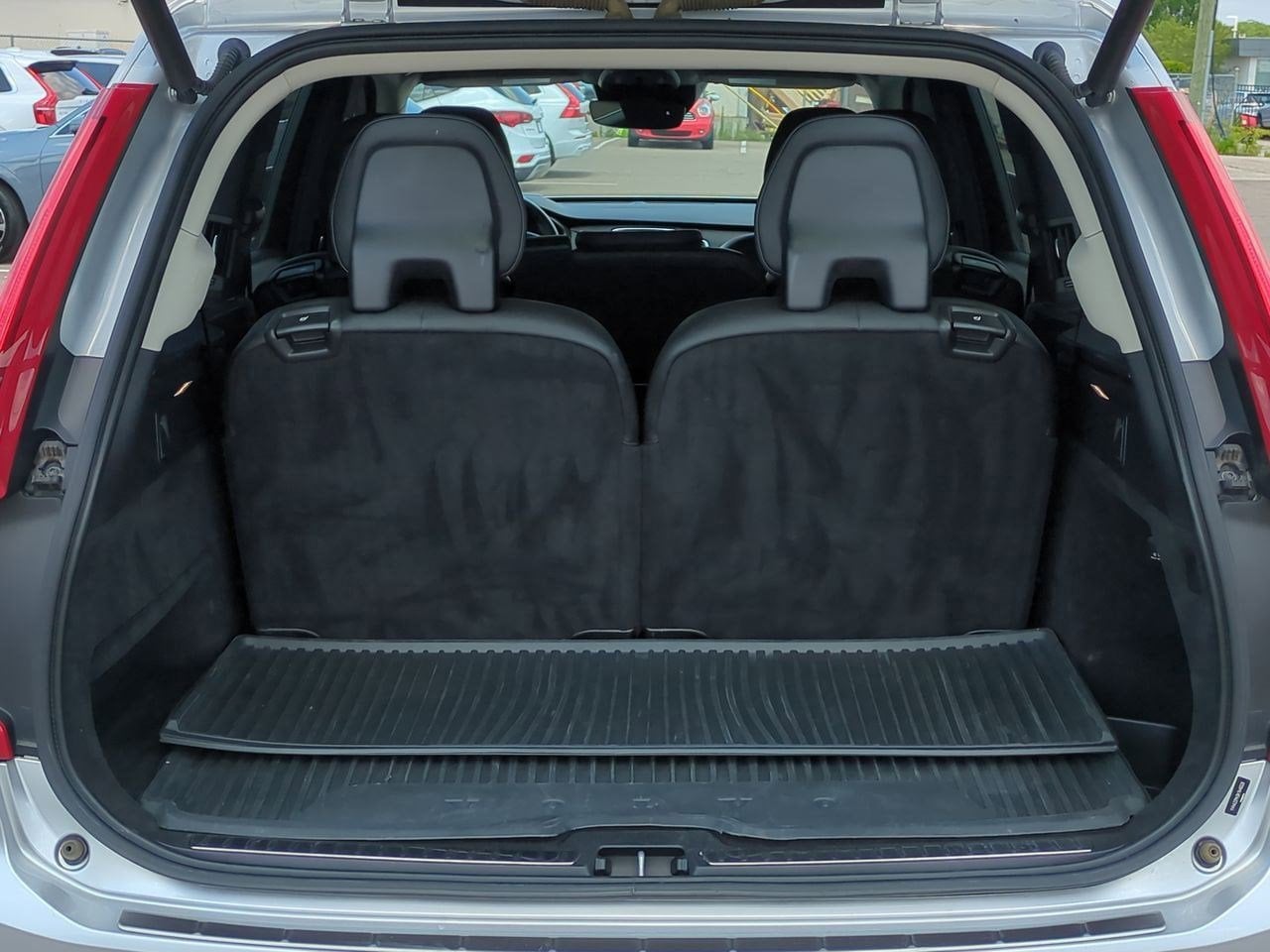 Thumbnail: 2019 Volvo XC90 - 32