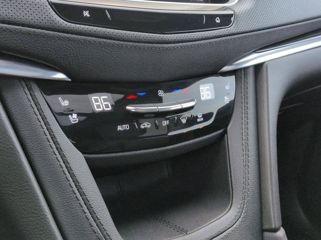 Thumbnail: 2023 Cadillac XT5 - 29