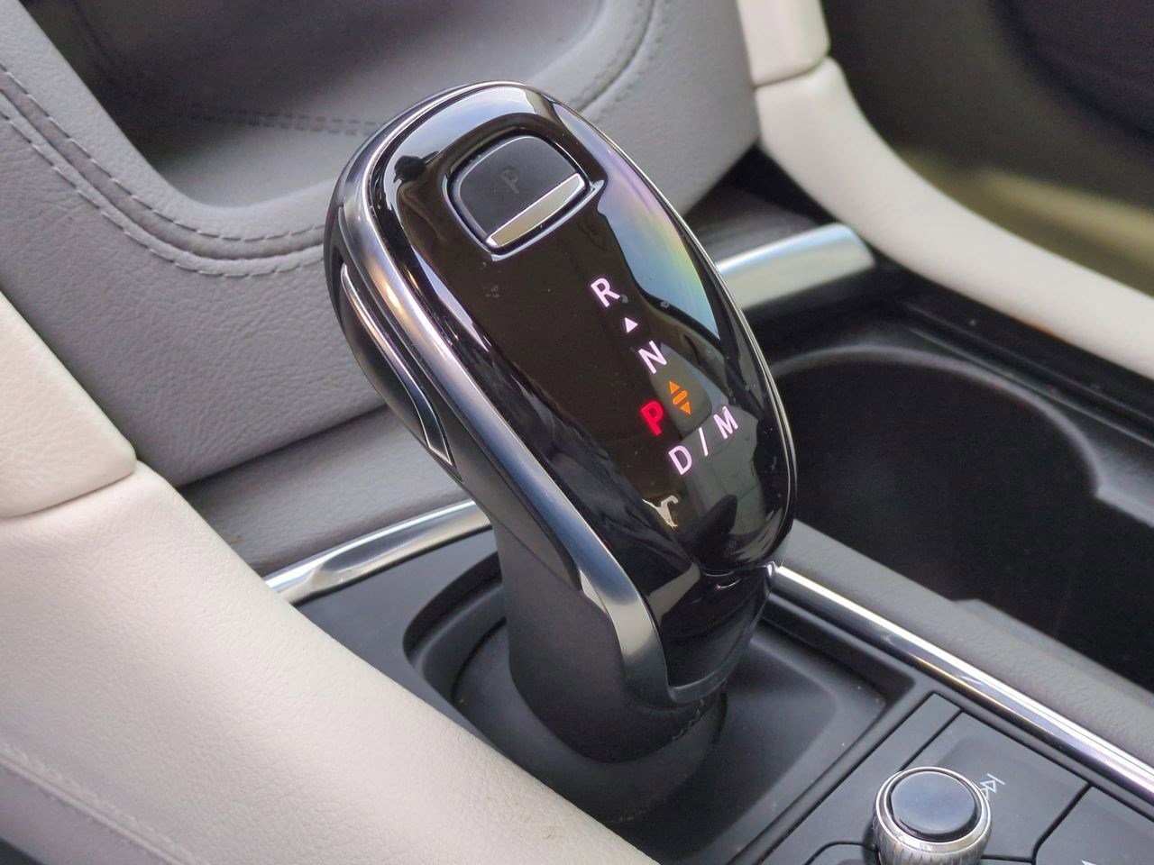 Thumbnail: 2023 Cadillac XT6 - 32