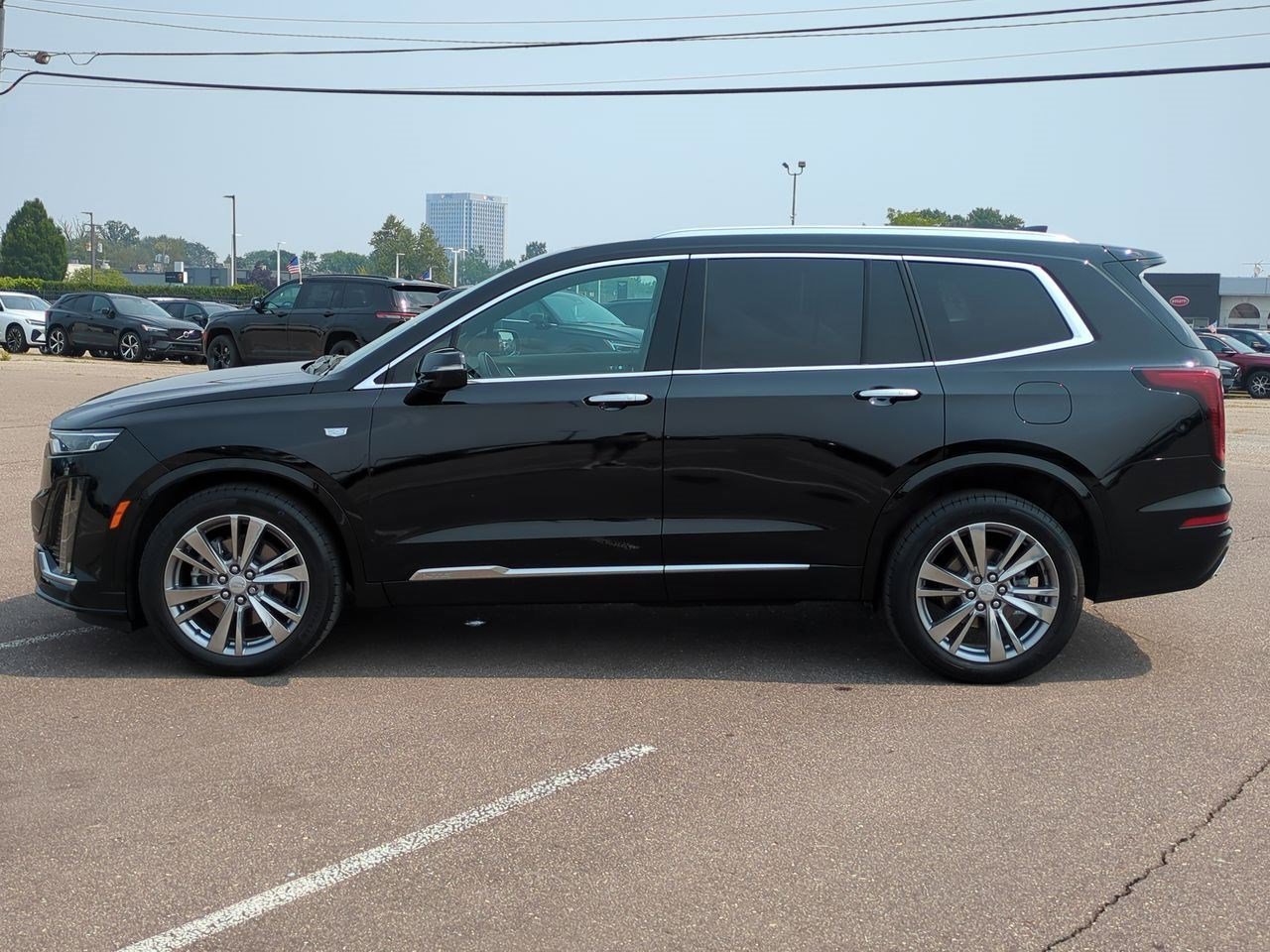 Thumbnail: 2023 Cadillac XT6 - 3