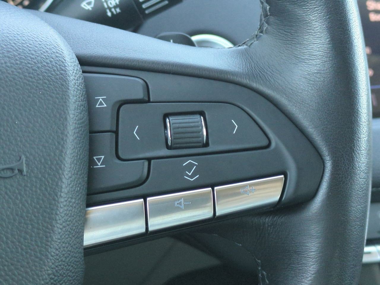 Thumbnail: 2023 Cadillac XT4 - 25