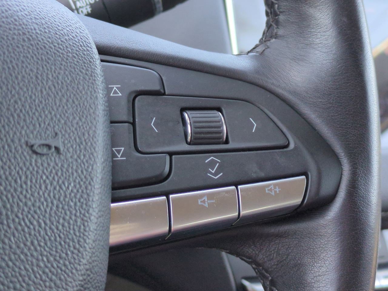 Thumbnail: 2022 Cadillac XT4 - 25