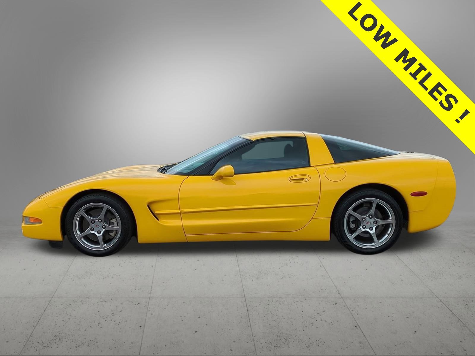 Thumbnail: 2004 Chevrolet Corvette - 3