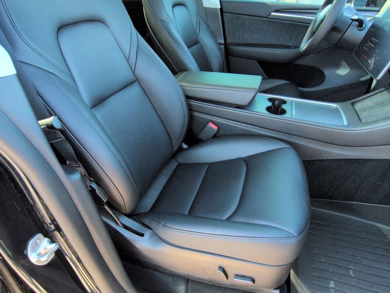 Thumbnail: 2022 Tesla Model Y - 21