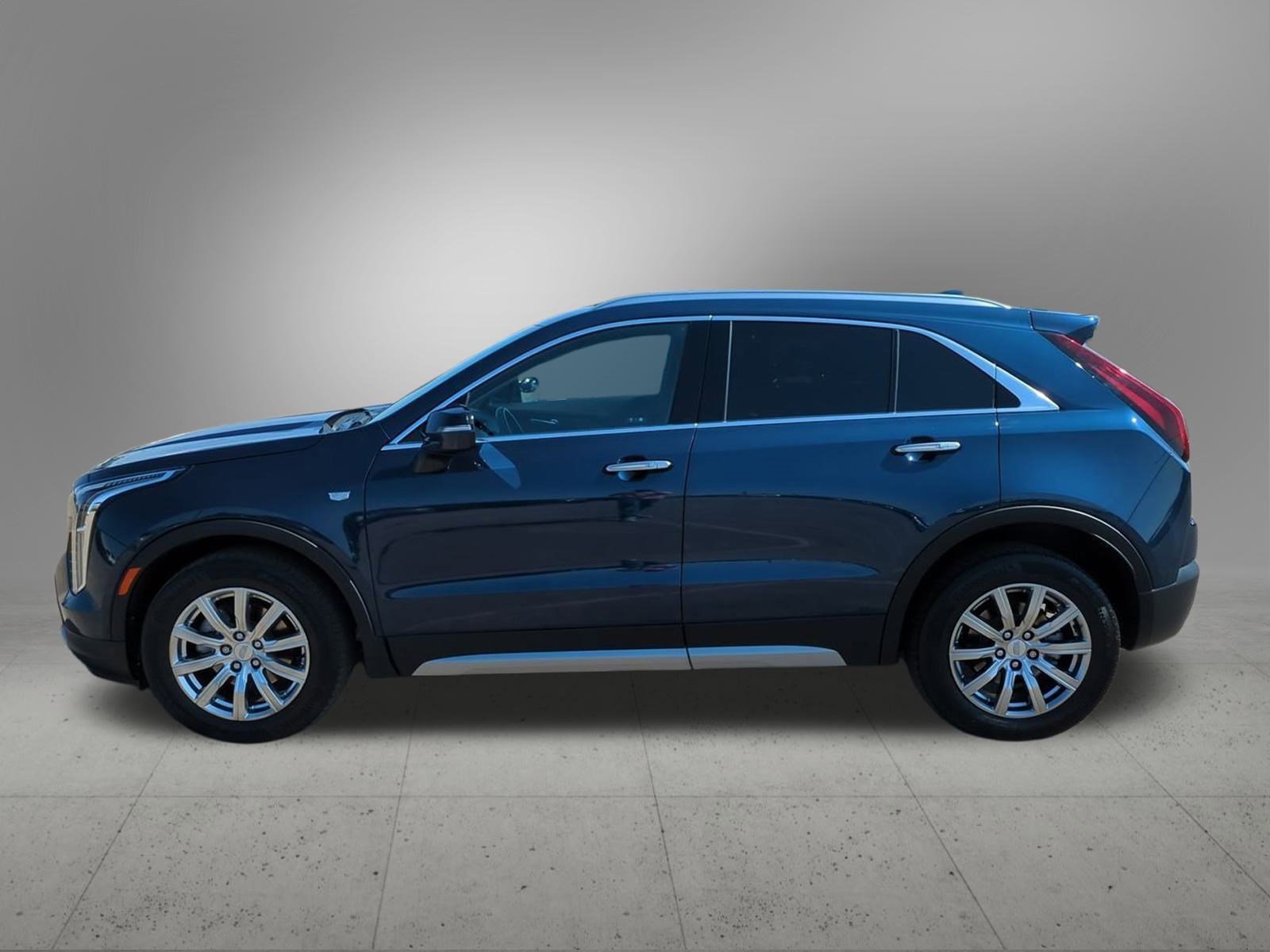 2022 Cadillac XT4 Premium Luxury photo 2