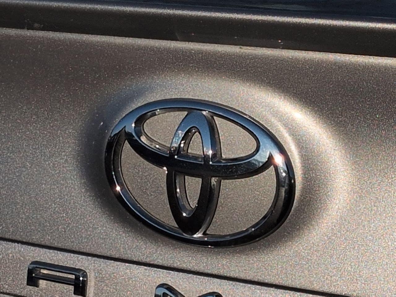 Thumbnail: 2021 Toyota Camry - 10