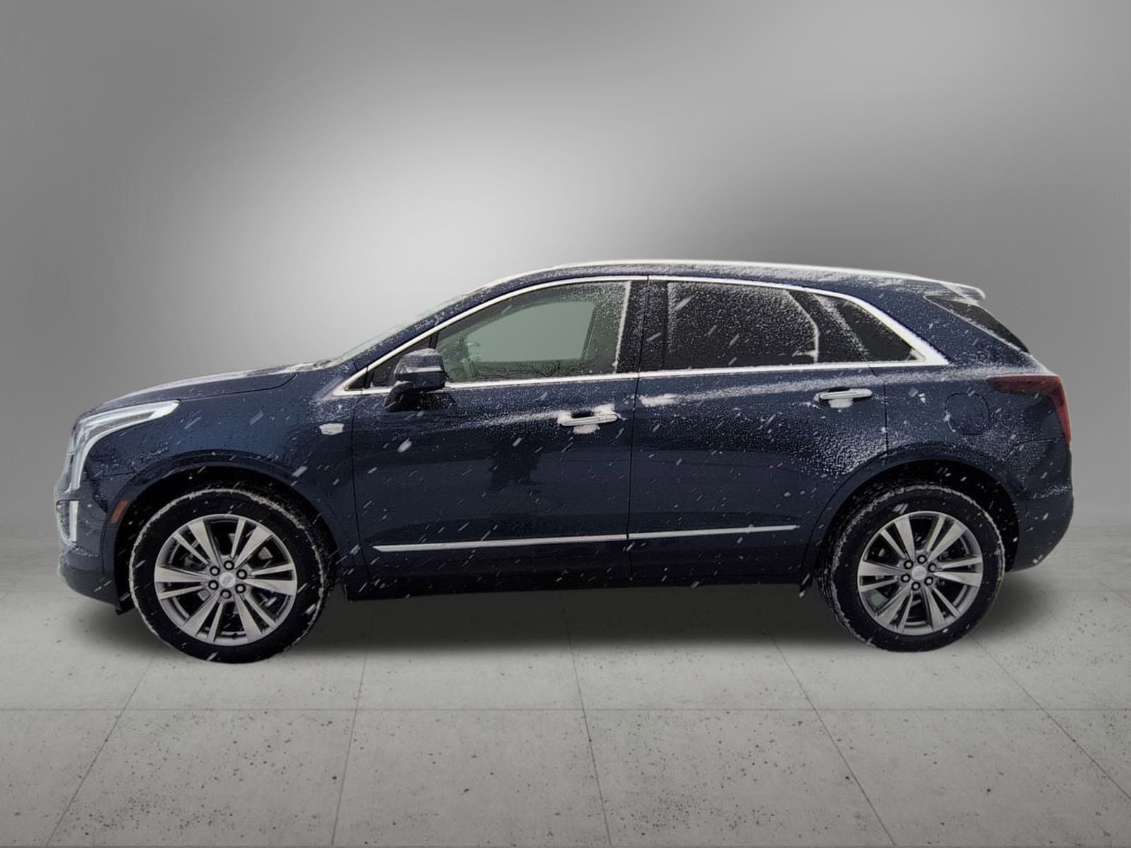 Thumbnail: 2024 Cadillac XT5 - 3