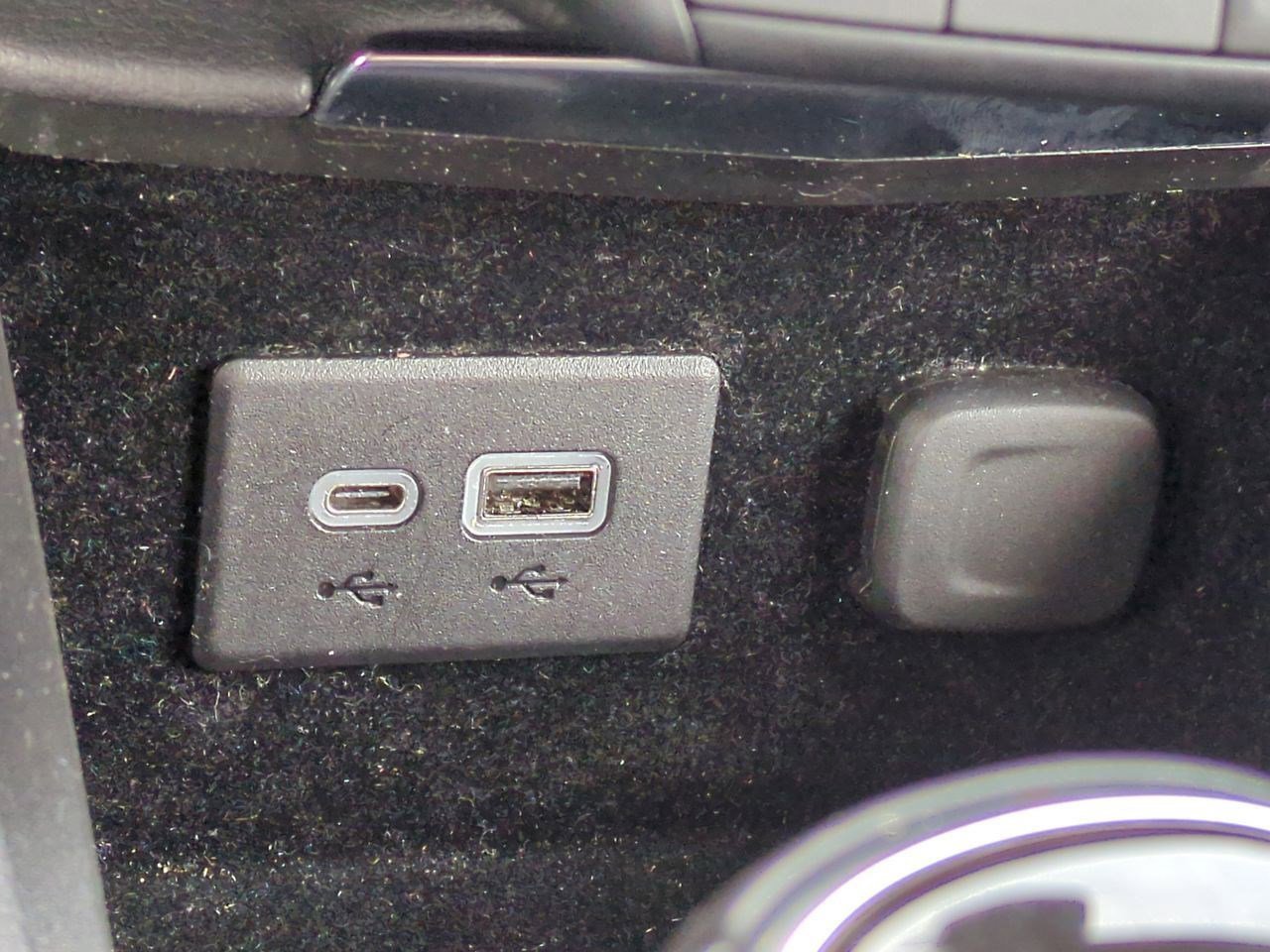 Thumbnail: 2021 Cadillac XT4 - 31