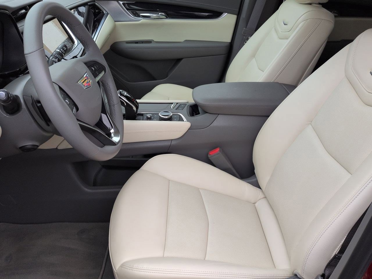 Thumbnail: 2024 Cadillac XT6 - 16